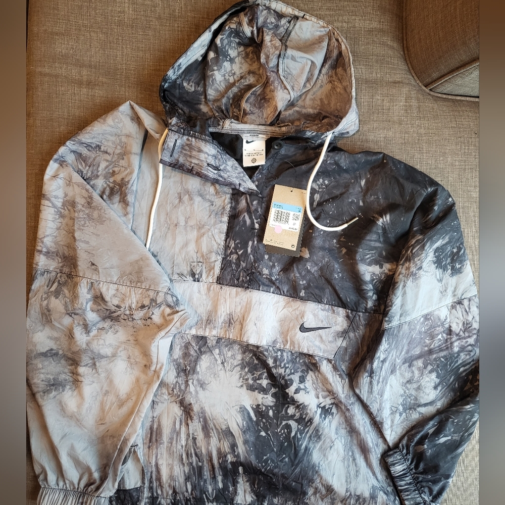 Nike Womens Sportswear Wave Dye Woven Pullover